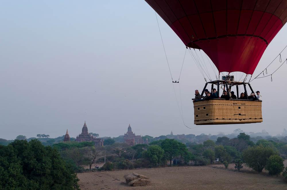 Heißluftballon über Bagan